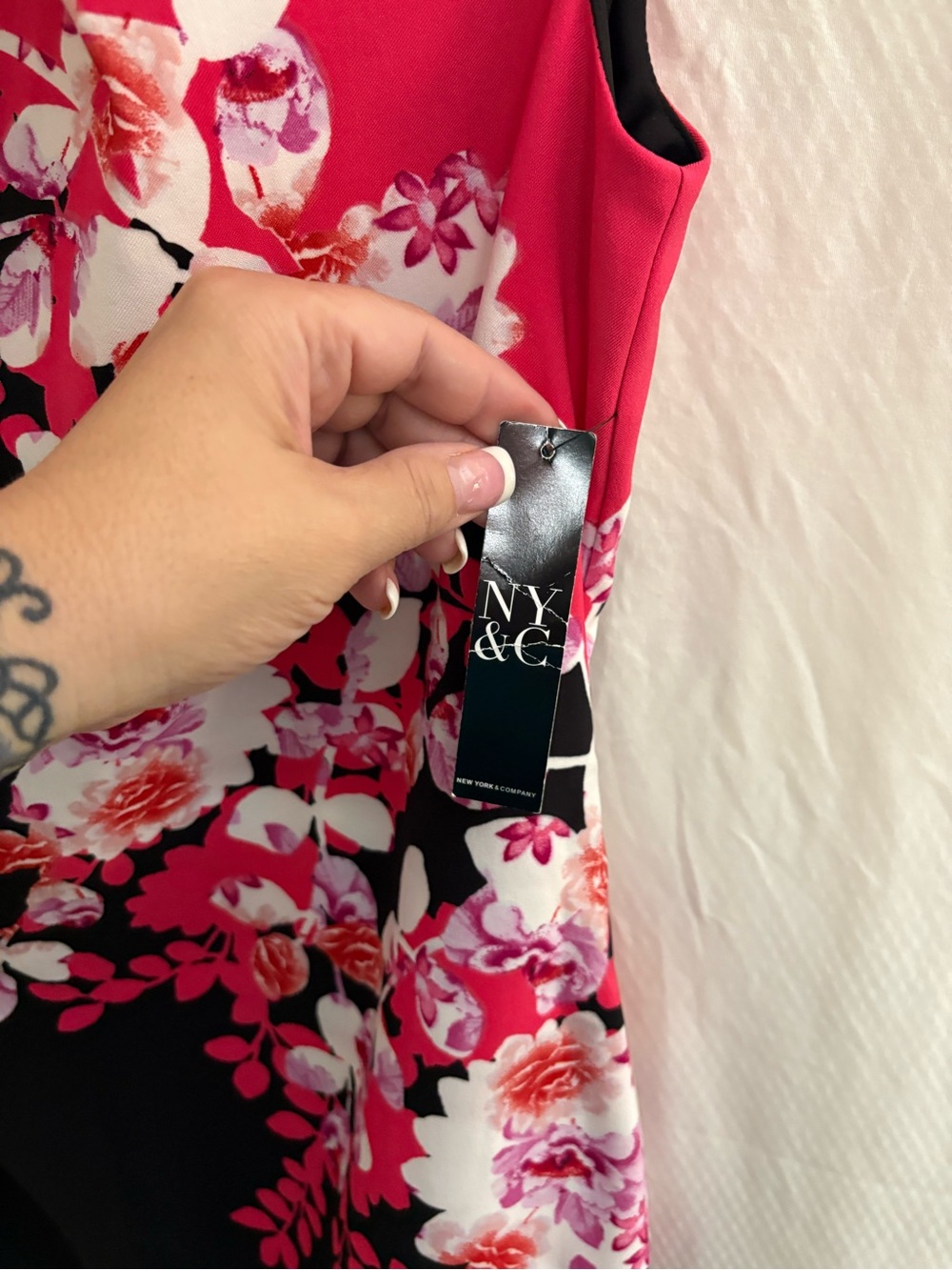 New York & Company Black Dress with Fuchsia Floral Print 10 NWT’s - Picture 5 of 9